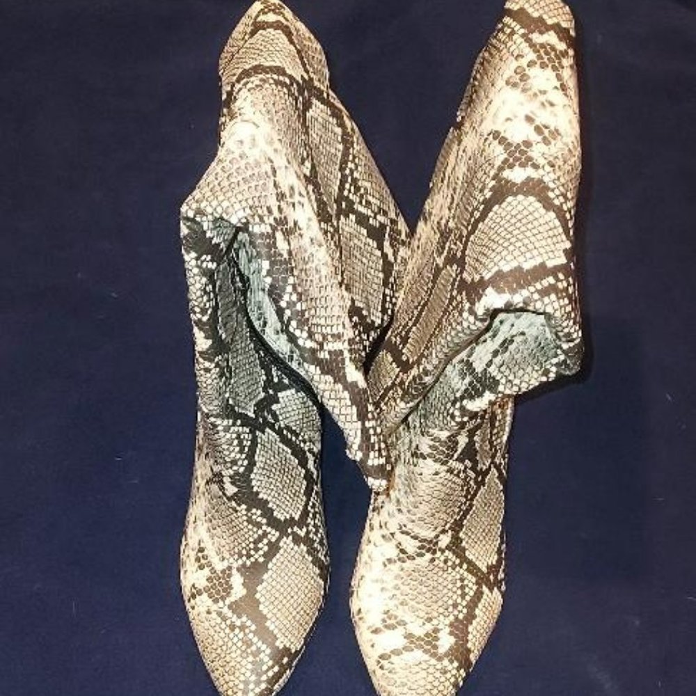 Time and Tru Size 9.5 Snakeskin Design High Boots